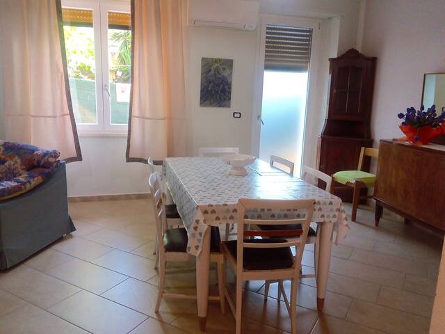 Sardegna. I nuraghi, i monti e il mare...