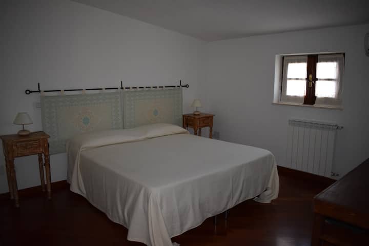 Dvokrevetna spavaća soba