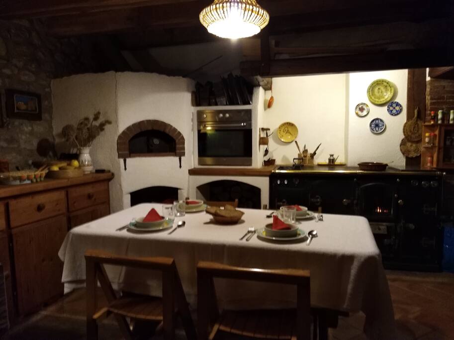 racó menjador,cuina,forn llenya