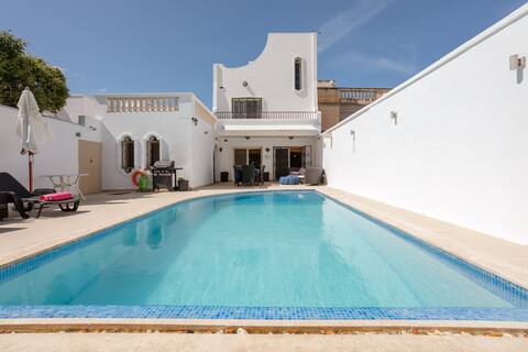 St Julian’s - Villa with a large private pool.9