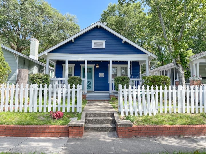 The Blue Bungalow~Bikes~Monthly stays Available! - Houses for Rent in  Wilmington, North Carolina, United States - Airbnb