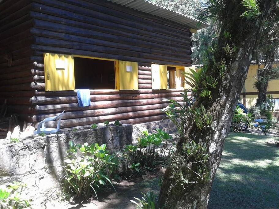 Sol da manhã aquece o chalé.