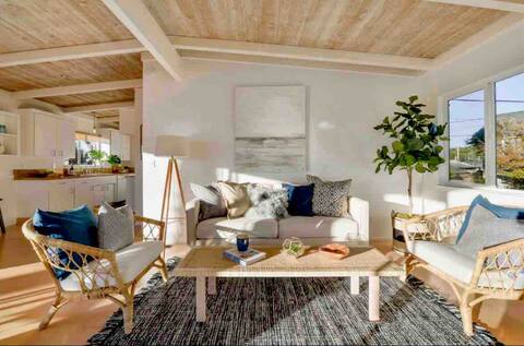 Charming, Light-filled House 
Walk To The Beach