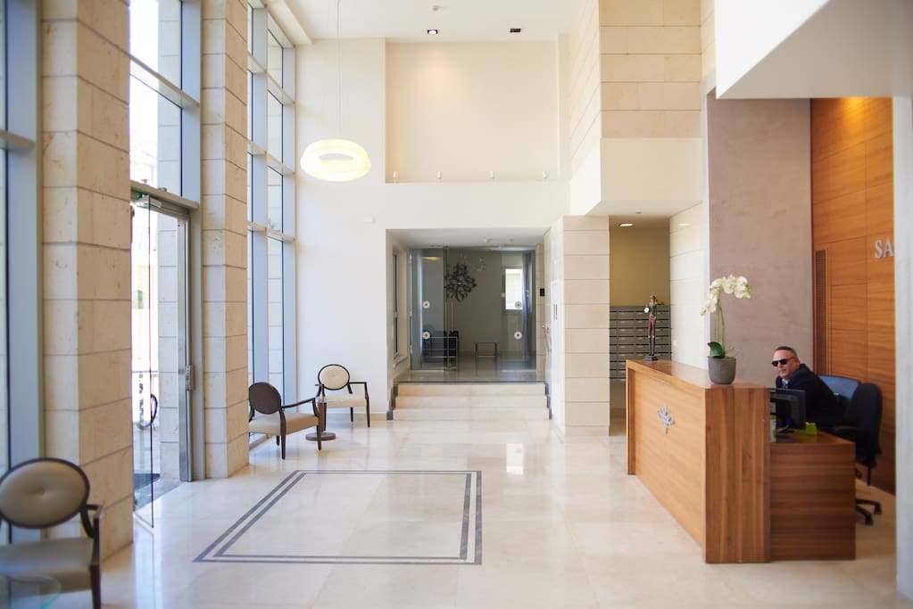 Luxurious lobby with 24/7 concierge