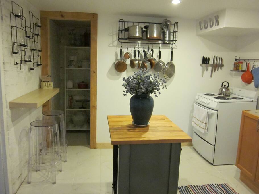 Full kitchen