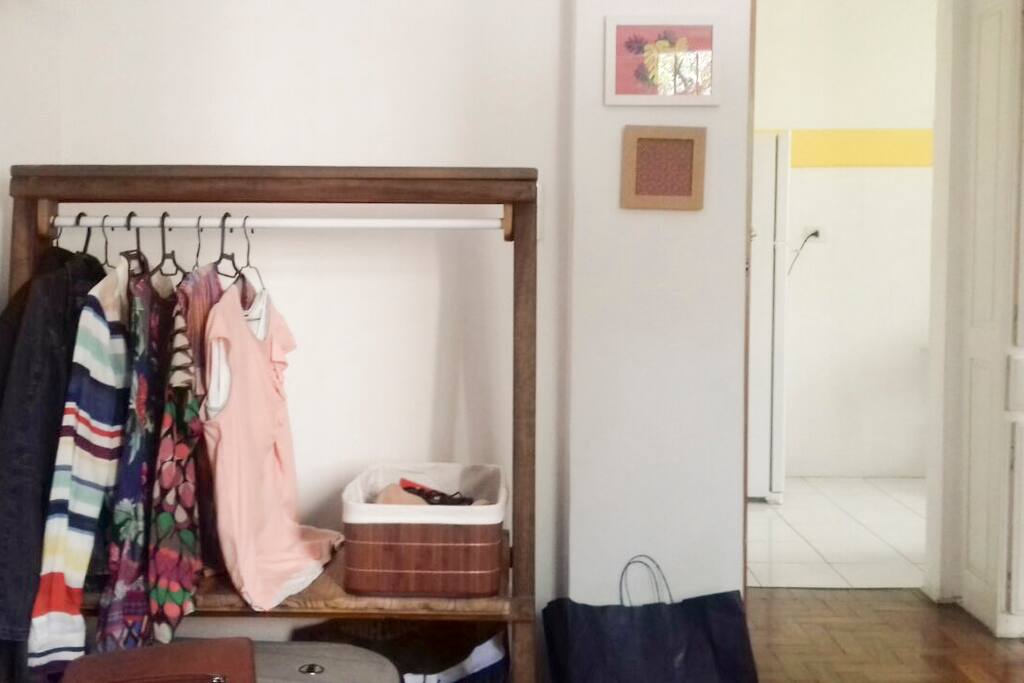 Quarto privativo - Arara para organização das roupas