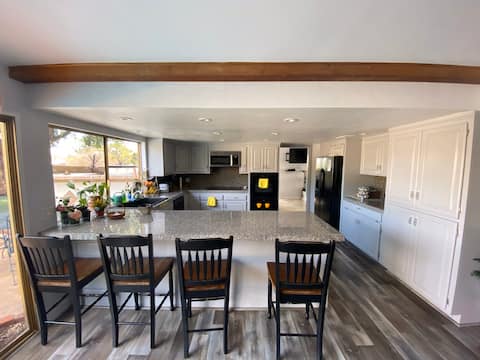 The Foodies Place for Family Feasts - Heated Pool