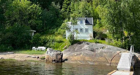 Tiny cozy seaside cabin with a lovely view