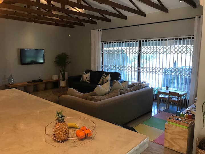 Umhlanga Family Home With Pool - ウムランガ