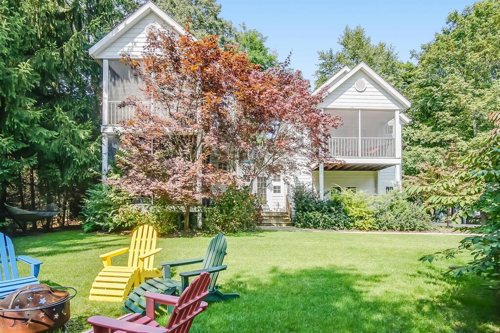 Beach Glass is located on a quiet natural lot.