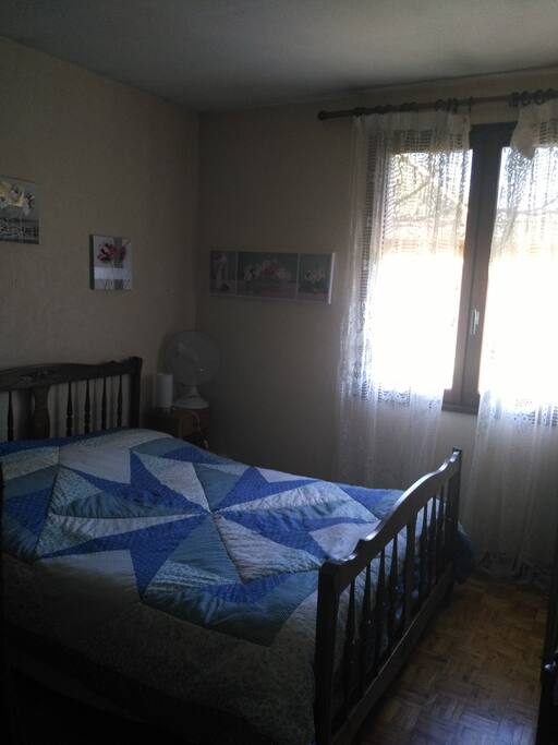 Chambre avec 1 lit