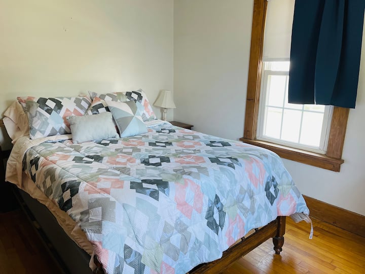 2nd bedroom