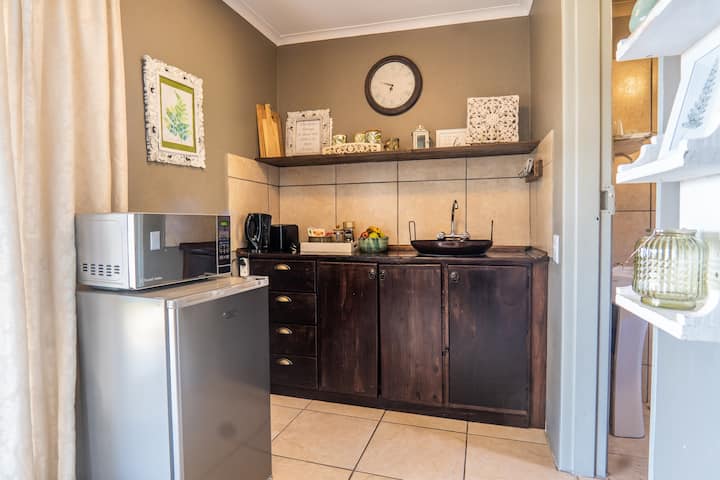 Lovely 1 Bedroom Cottage With Pool And Firepit - Swaziland