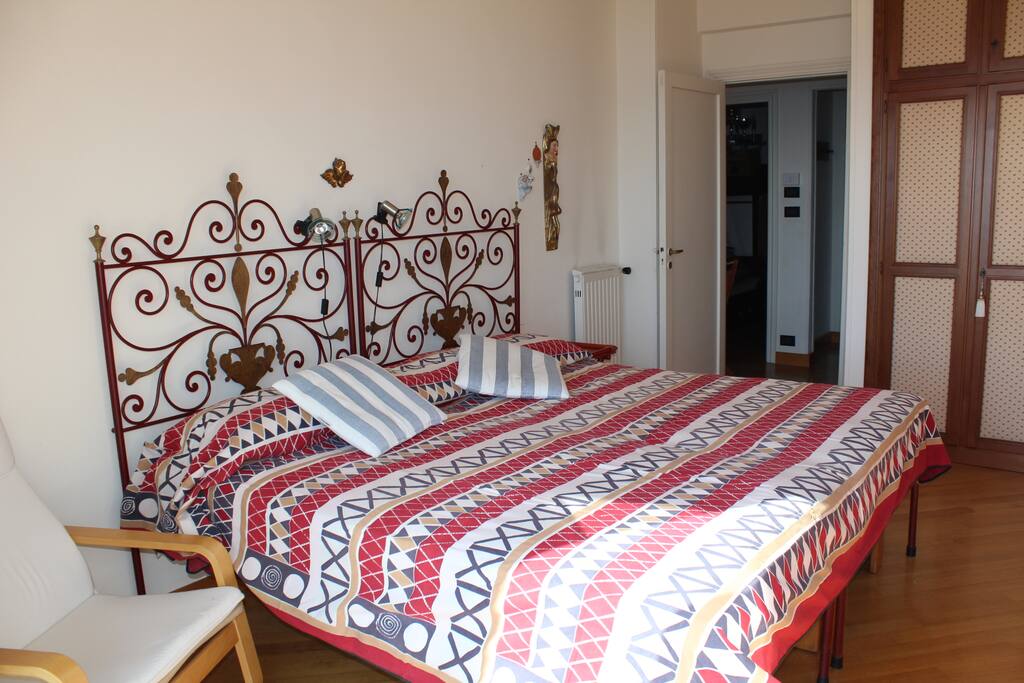 Bedroom 1 – Beautiful ornate iron bed, Queen size