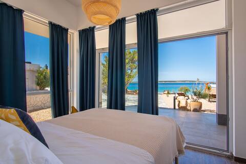 Beachfront Holiday home Paladina