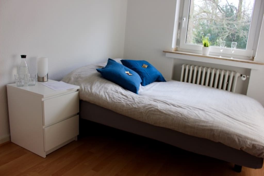 private bedroom (140cm x 200cm bed)