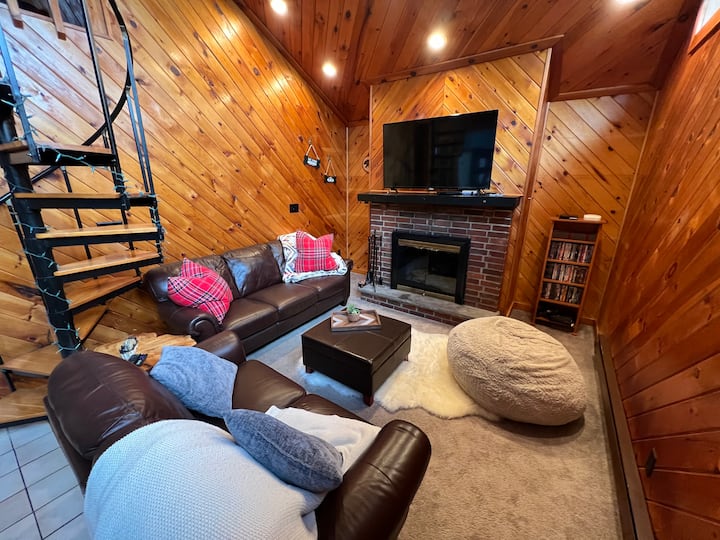 Cozy Pocono Cabin On An Acre - Pennsylvania