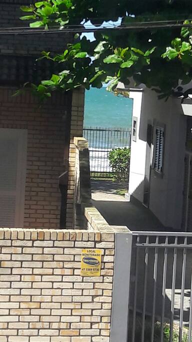 vista al mar desde la sala