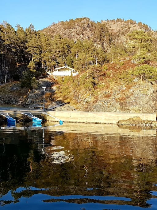 Hytte fra sjøen