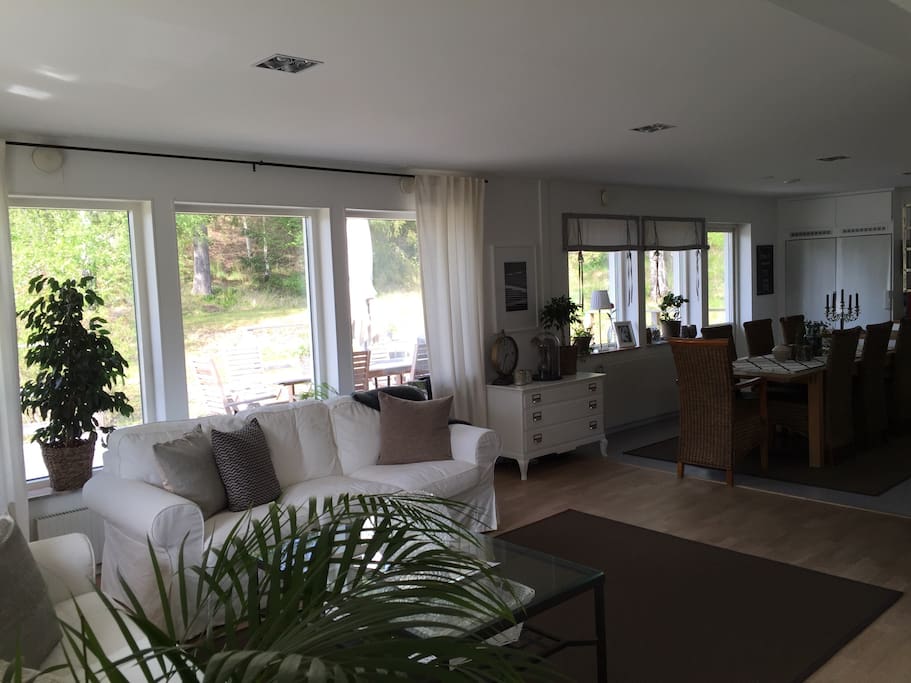 Living room & dining area