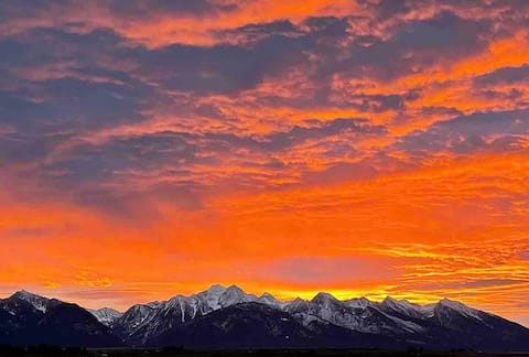 Mission Mountain Country Cottage & Sauna