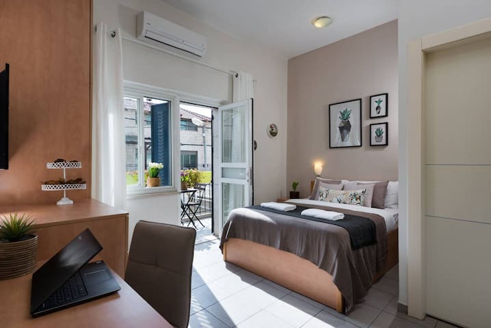 ✿Gorgeous Balcony Apt \\ Relax & Enjoy @ Hip Area✿