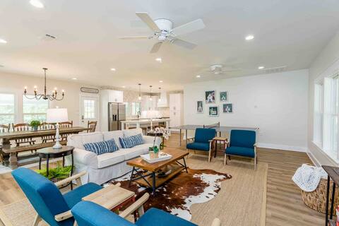 Country Retreat I Three Houses | Pickle Ball Court