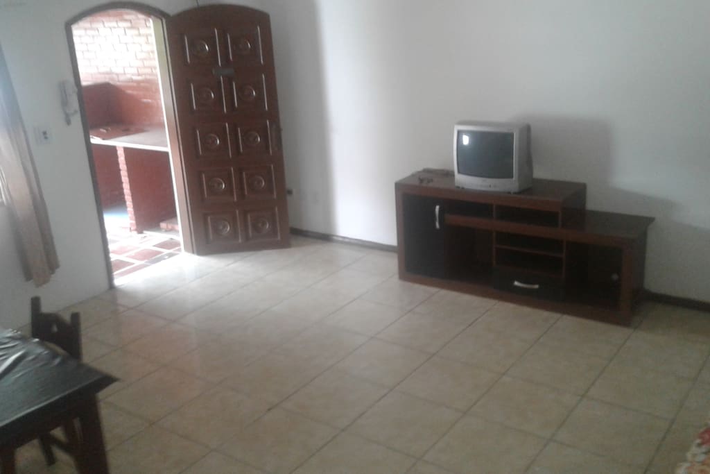 Sala com banheiro social