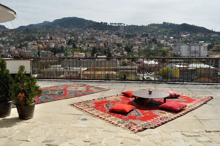 Rooftop oasis in centre of town!
