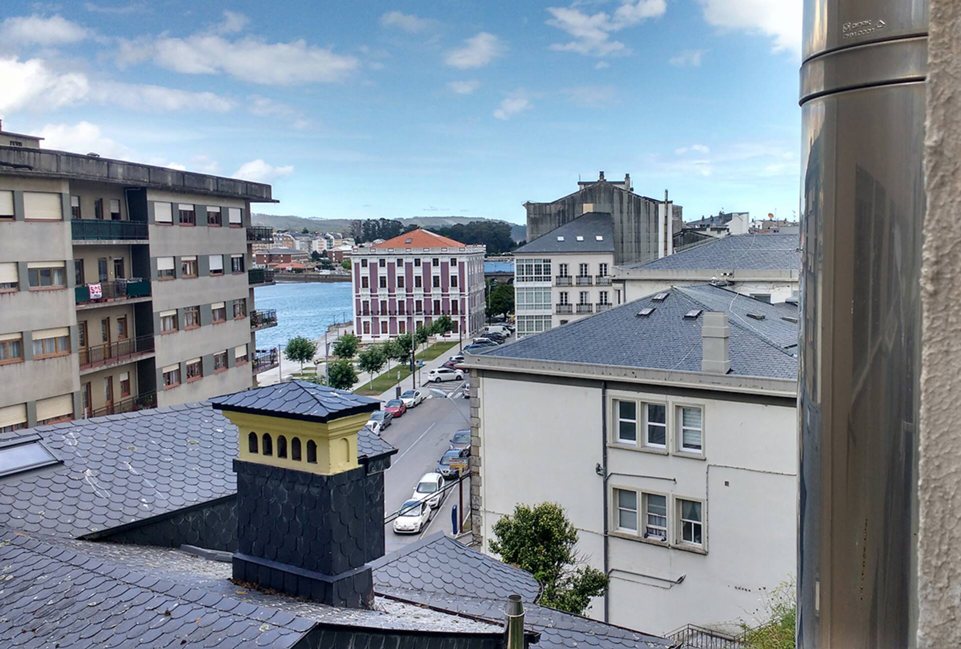 In downtown Viveiro and very comfortable