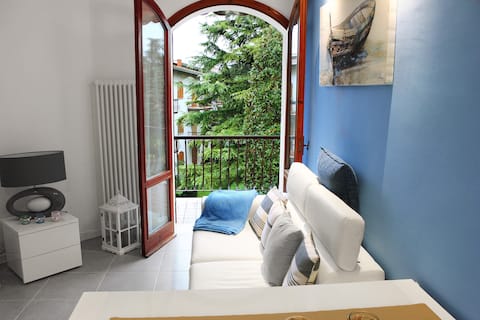 Top Airbnb: Apartment close to the beach and with an in-house pool! in Peschiera Del Garda