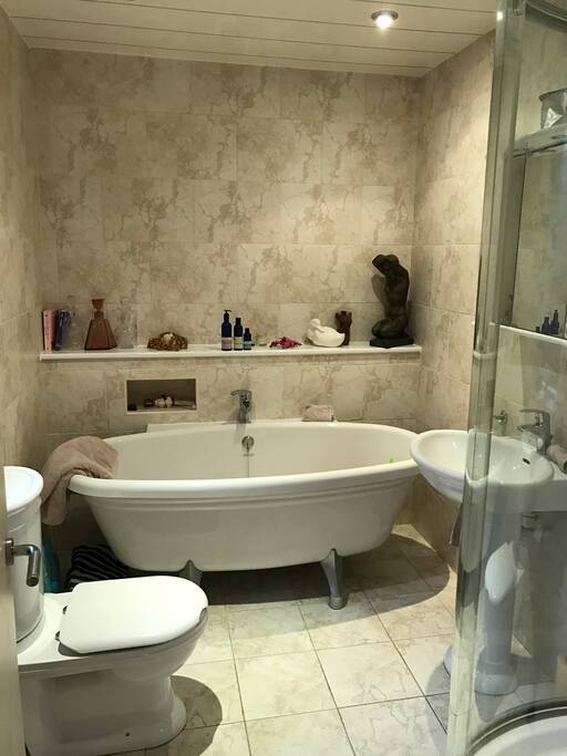 En suite for bedroom 1