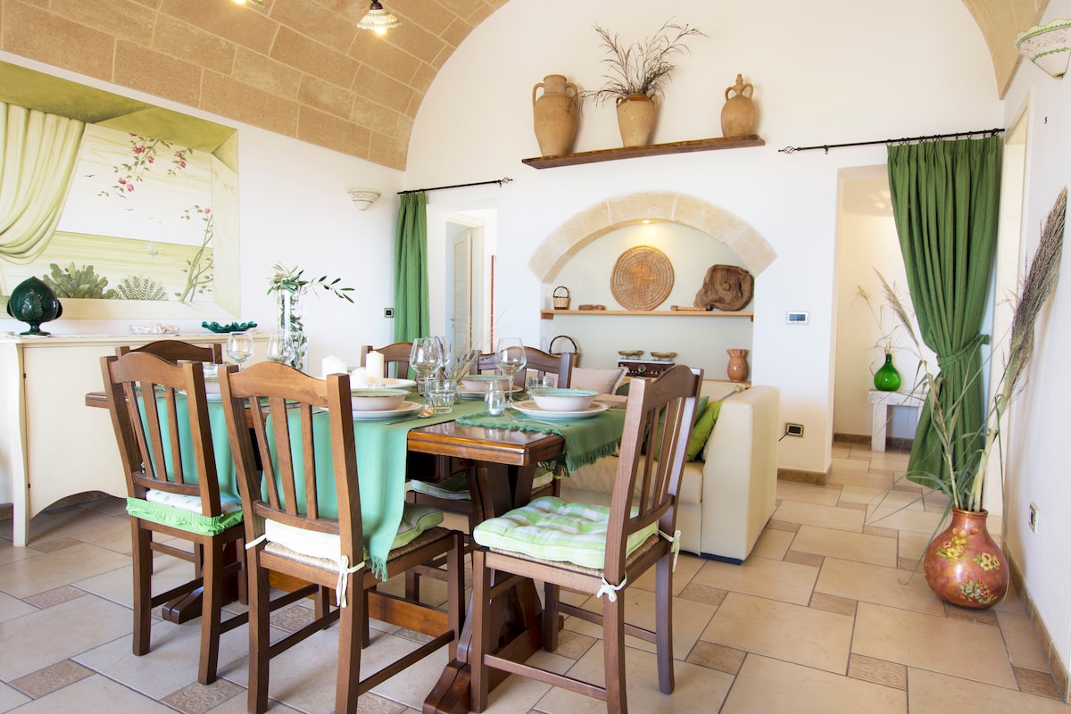 Beliebte Airbnb-Anzeige: Villa with sea view in mediterranean garden in Salve