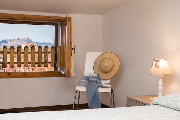 Dhomë papafingo me pamje nga Castello 