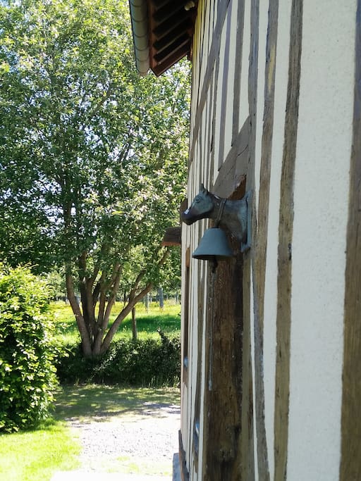 Notre petite clochette à la porte d'entrée