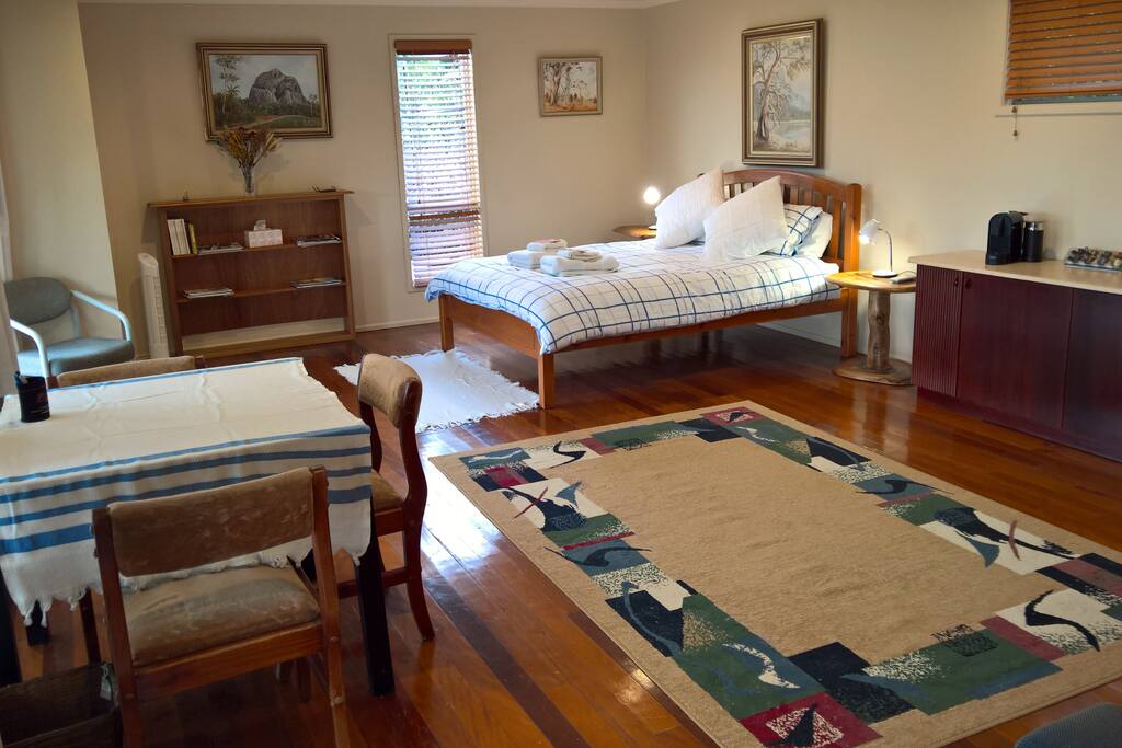 Spacious Air-conditioned accommodation Queen sized bed