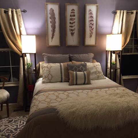 Relaxing pool and hot tub house! gallery image 3