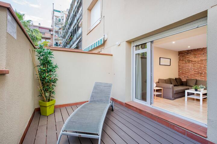 BBarcelona Sagrada Familia with terrace 02 gallery image 2