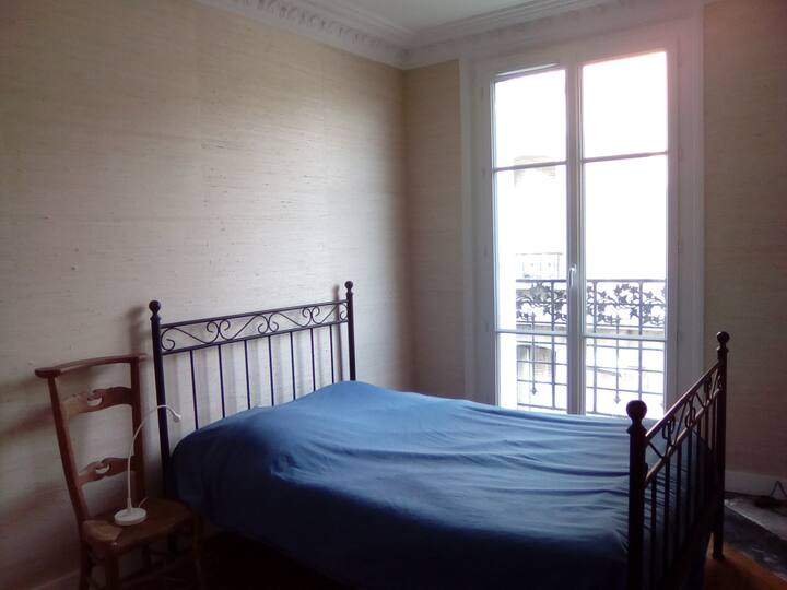 chambre (lit 140) avec persiennes