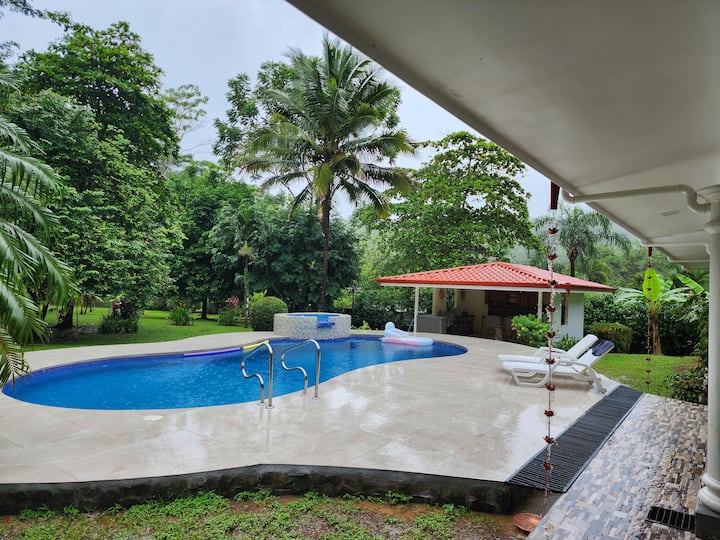 Casa Serena, Jaco, Las Monas. Villa with pool — 3 bedroom vacation rental in Jaco
