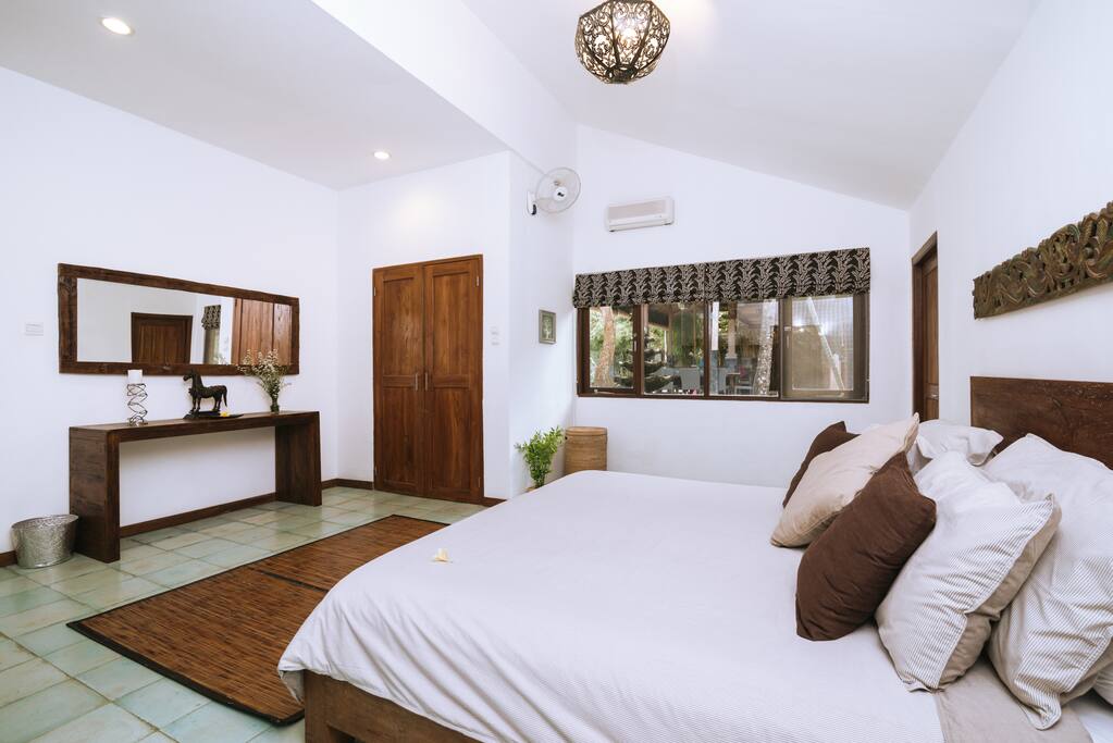 Large downstairs bedroom (Bed 1) with king size bed. One of the trundle beds can fit in this room.