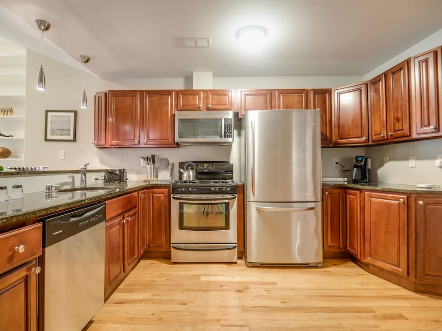 The fully equipped gourmet kitchen makes cooking in a treat, with the latest appliances and everything you need to prepare a fabulous meal.
