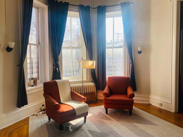 Spacious Sunny 2br Apt Historical Gem Park 1 - Baltimore, MD