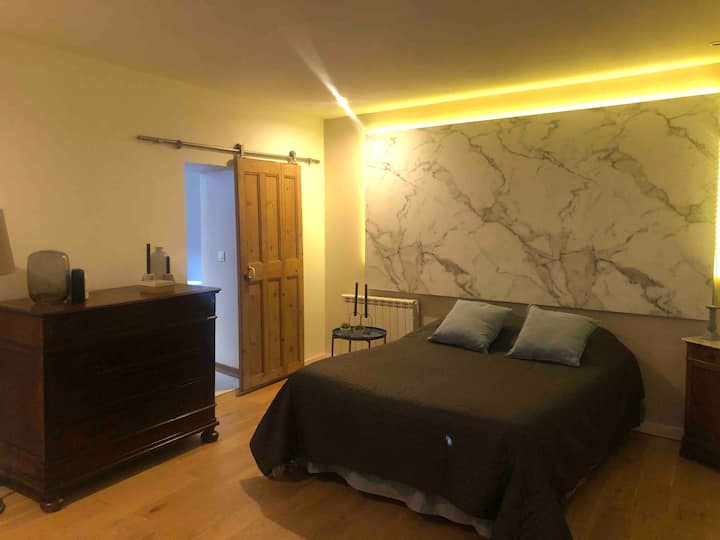 Საძინებელი 2 სააბაზანოთი აბაზანით და ტუალეტით 