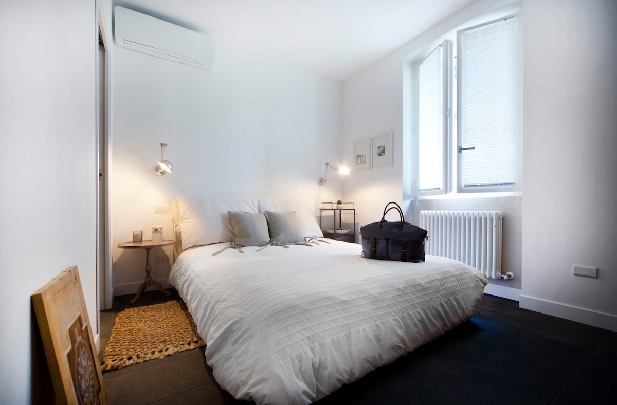 Dormitorio principal con vista al lago