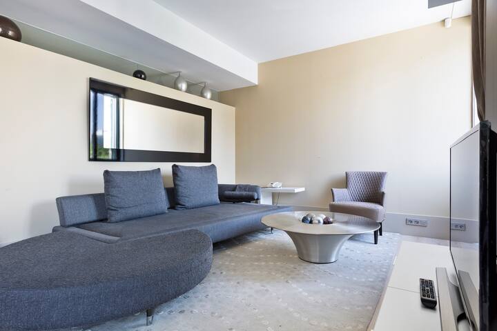 Luxury 2 bedroom apartment on Paseo de Gracia gallery image 2