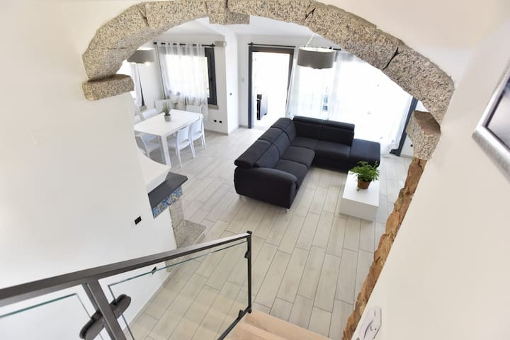 Entire home with 4 bedrooms in Cagliari - Beautiful villa with private pool, view and garden