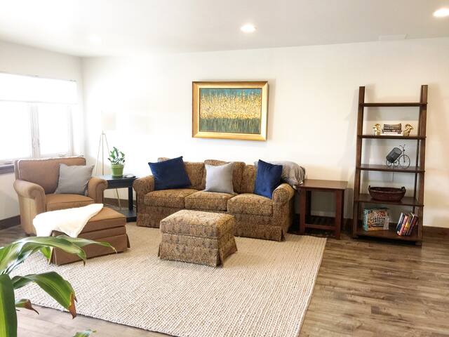 *Family Getaway * Private Deck | Walk Everywhere!