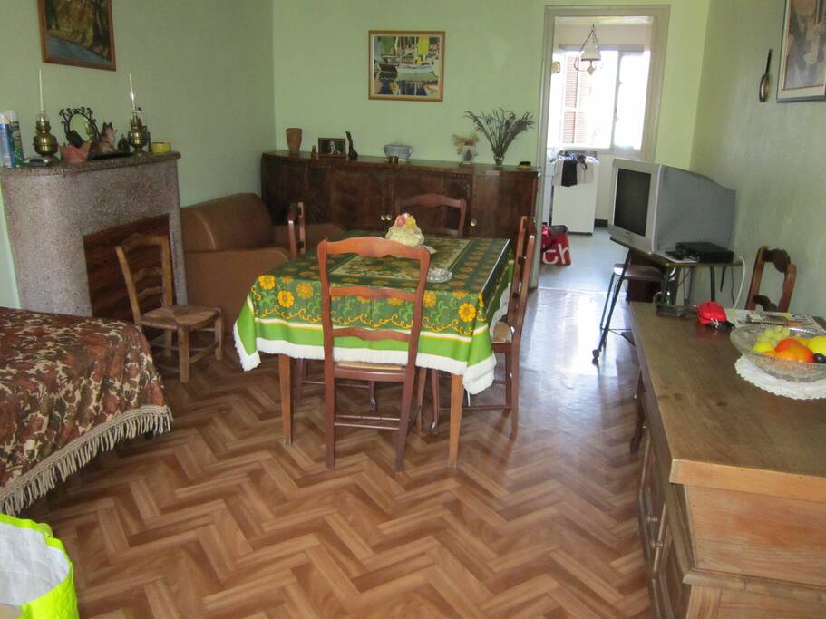 Salle à manger vue cuisine