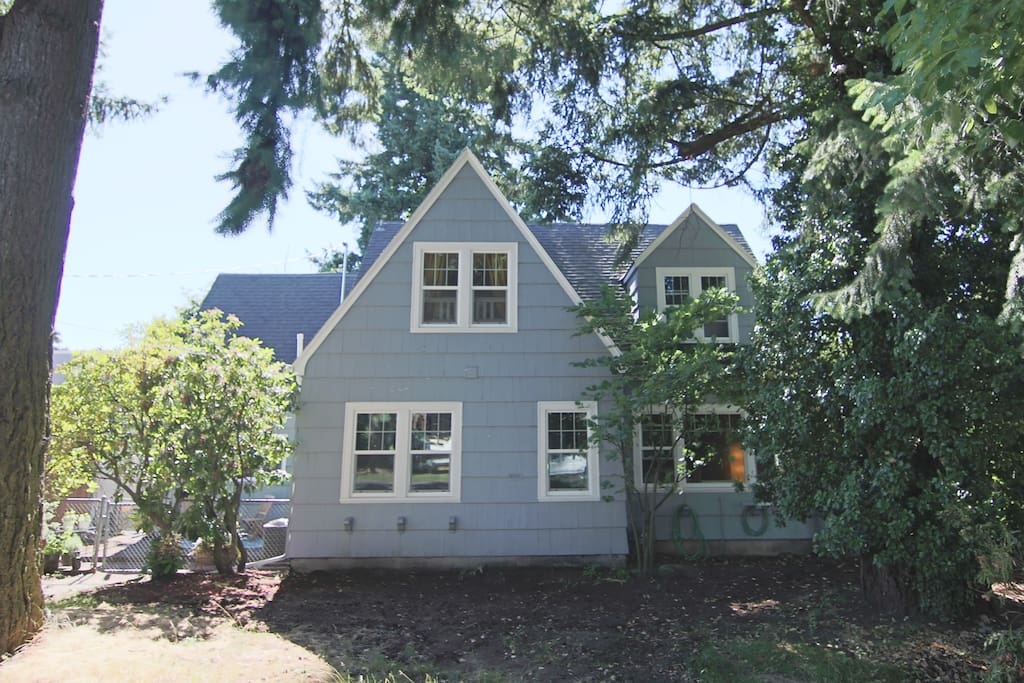 This is what your cozy home away from home looks like when you drive/uber/transit/bike/walk up to it. Keep an eye out for the tallest Douglas Fir trees on the block